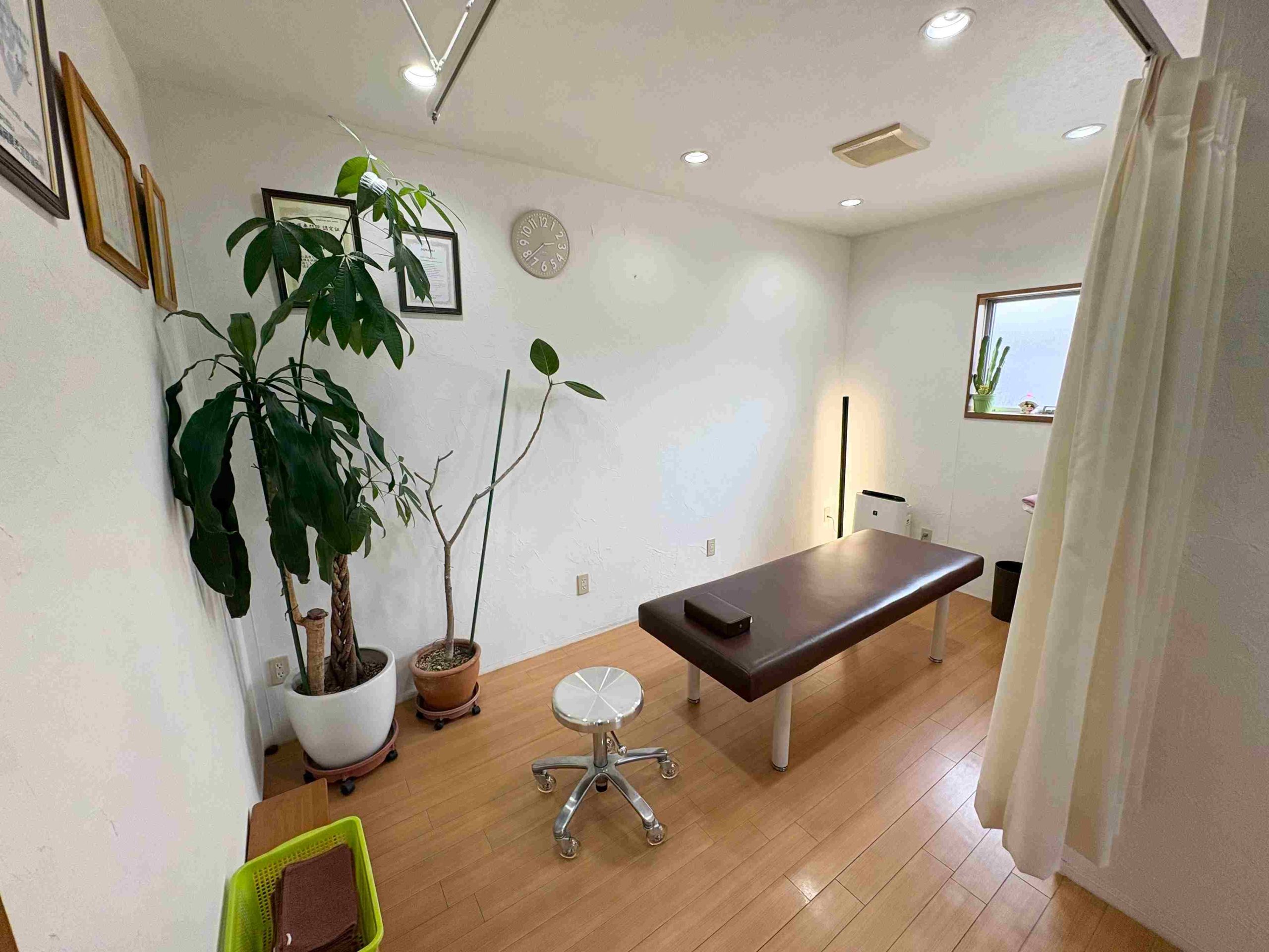 なかがわ整骨院　施術室-scaled